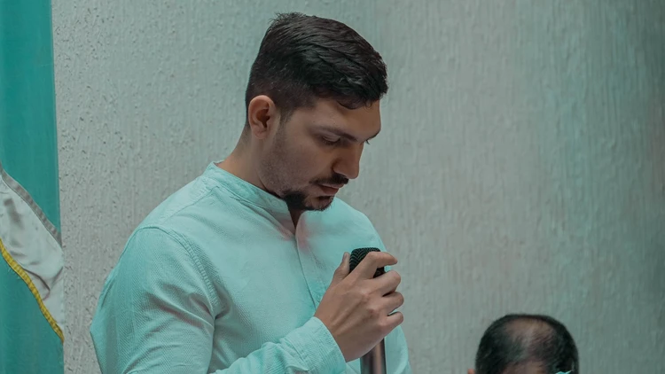 Emruš reading in Gurbet